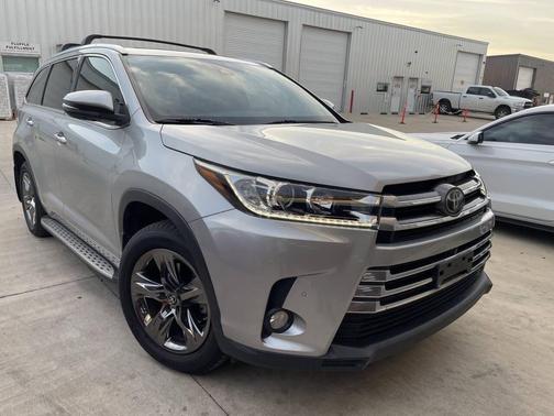 Silver 2017 Toyota Highlander Limited Platinum