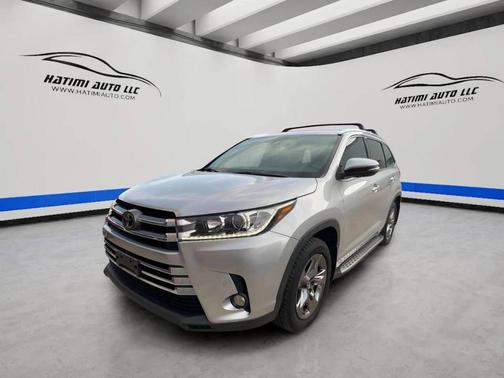 Silver 2017 Toyota Highlander Limited Platinum