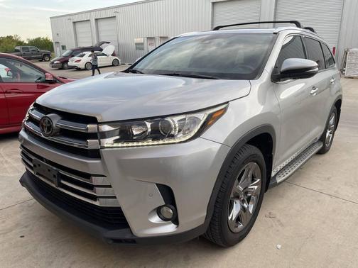 Silver 2017 Toyota Highlander Limited Platinum