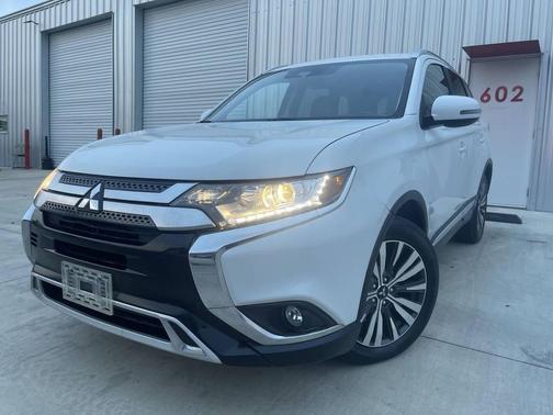 White 2020 Mitsubishi Outlander SEL