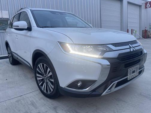 White 2020 Mitsubishi Outlander SEL