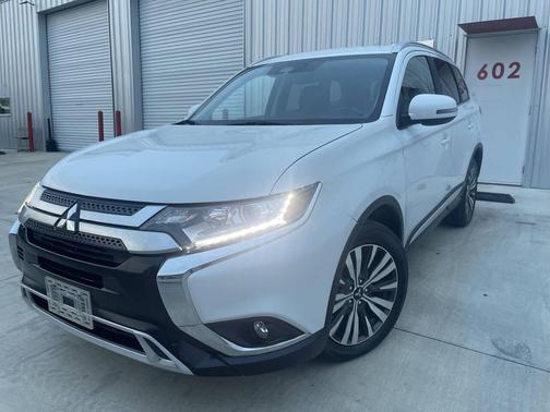White 2020 Mitsubishi Outlander SEL
