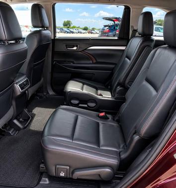 Maroon 2019 Toyota Highlander XLE