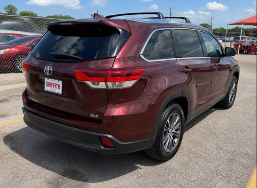Maroon 2019 Toyota Highlander XLE