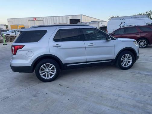 Silver 2016 Ford Explorer XLT