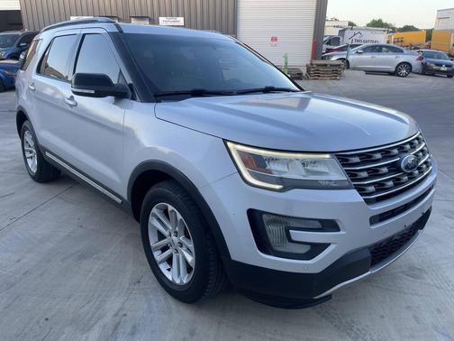 Silver 2016 Ford Explorer XLT