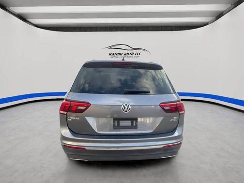 Gray 2018 Volkswagen Tiguan 2.0T SE 4MOTION