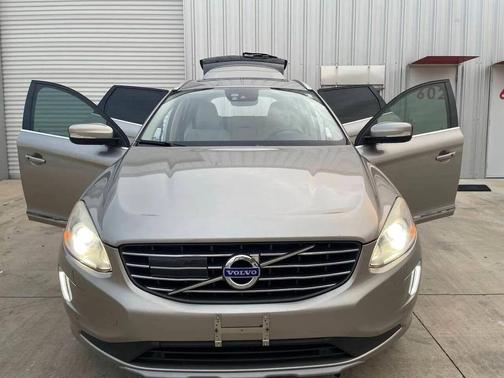 Gold 2016 Volvo XC60 T5 Drive-E Platinum