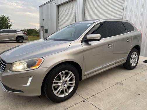 Gold 2016 Volvo XC60 T5 Drive-E Platinum
