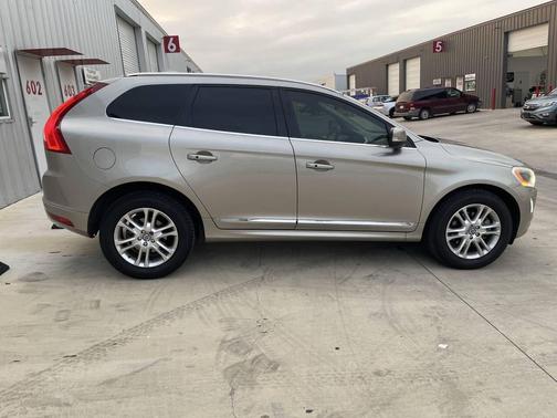 Gold 2016 Volvo XC60 T5 Drive-E Platinum