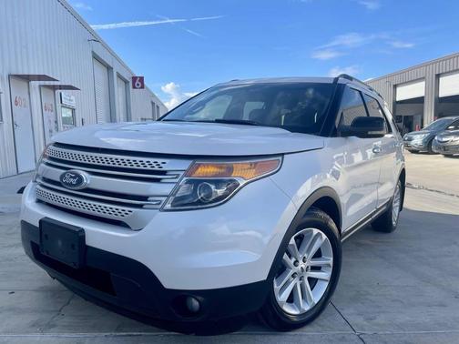 White 2012 Ford Explorer XLT