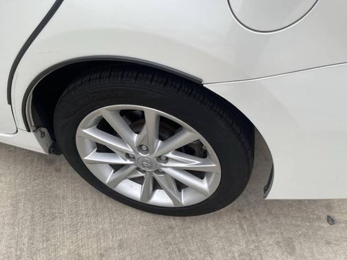 White 2014 Toyota Prius v Five