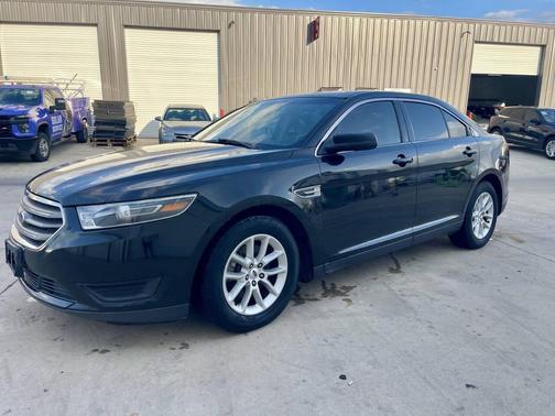 2015 Ford Taurus SE