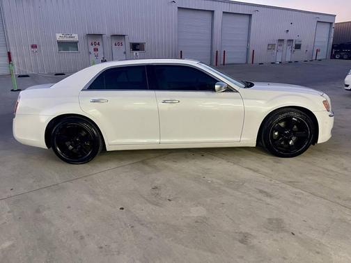 2012 Chrysler 300C Luxury Series