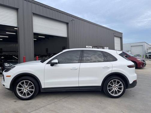 White 2019 Porsche Cayenne Cayenne