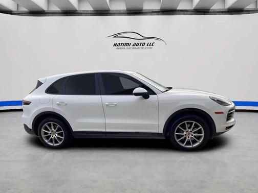 White 2019 Porsche Cayenne Cayenne