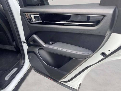 White 2019 Porsche Cayenne Cayenne