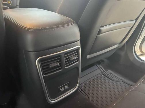 2015 Dodge Charger SE