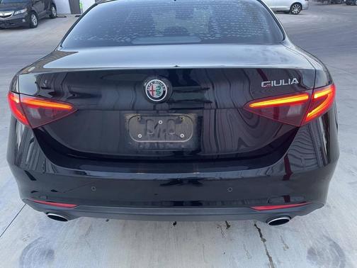 Black 2018 Alfa Romeo Giulia Base