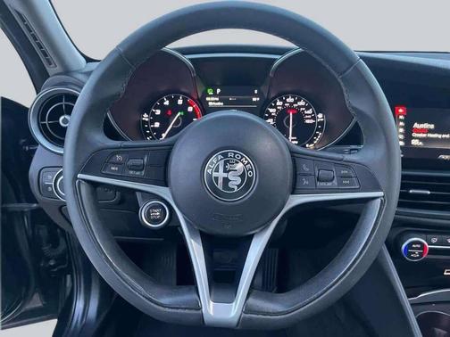 Black 2018 Alfa Romeo Giulia Base