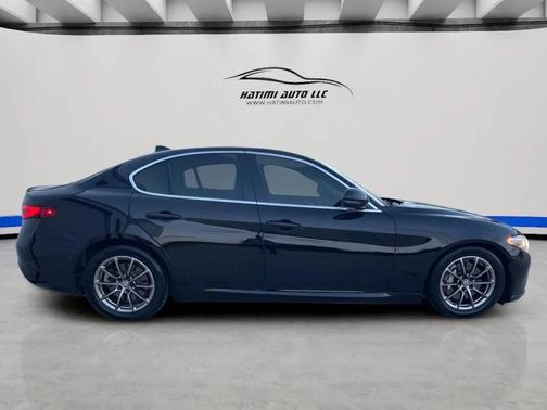 Black 2018 Alfa Romeo Giulia Base