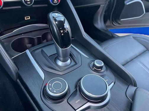 Black 2018 Alfa Romeo Giulia Base