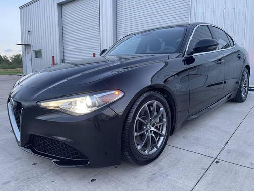 Black 2018 Alfa Romeo Giulia Base
