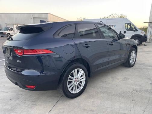 2017 Jaguar F-PACE 35t Prestige