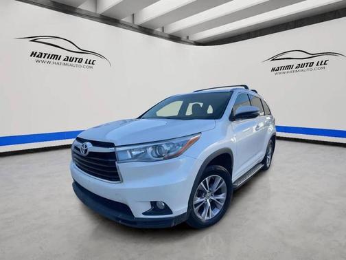 White 2015 Toyota Highlander XLE
