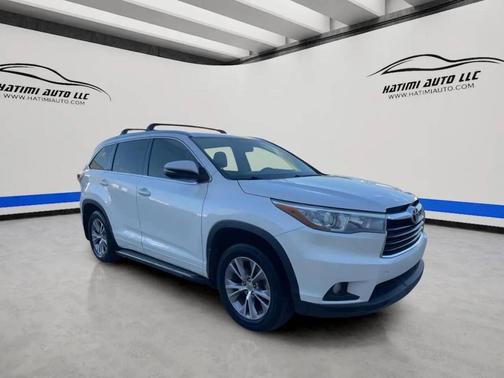 White 2015 Toyota Highlander XLE