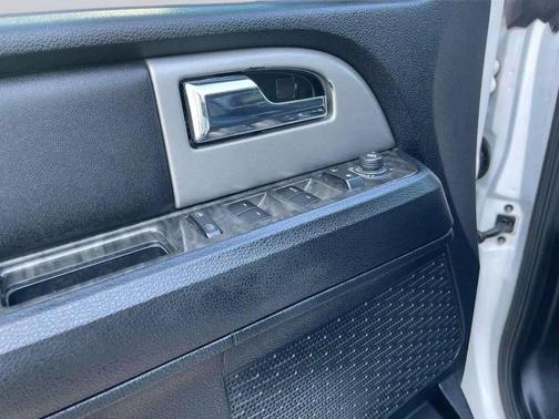 White 2017 Ford Expedition Limited