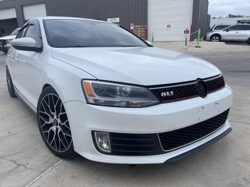 White 2015 Volkswagen Jetta Man SE