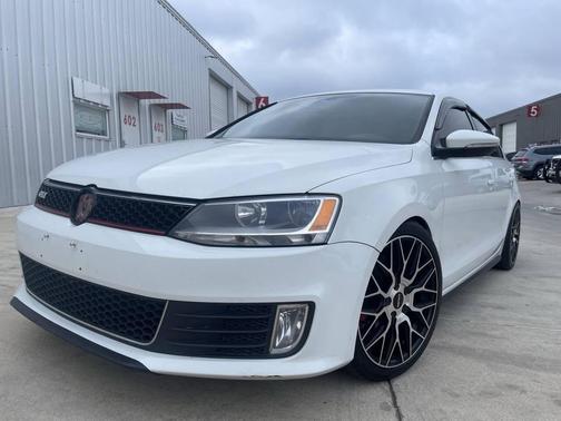 White 2015 Volkswagen Jetta Man SE
