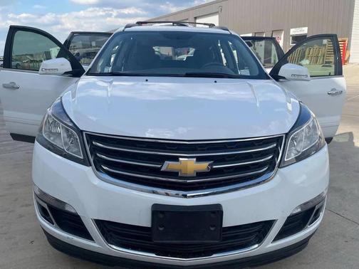 White 2016 Chevrolet Traverse 2LT