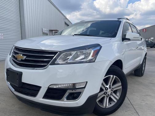 White 2016 Chevrolet Traverse 2LT