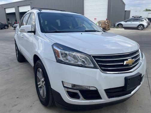 White 2016 Chevrolet Traverse 2LT