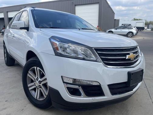 White 2016 Chevrolet Traverse 2LT