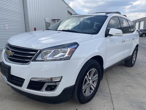 White 2016 Chevrolet Traverse 2LT