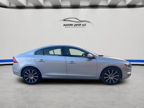 Silver 2018 Volvo S60 Inscription T5