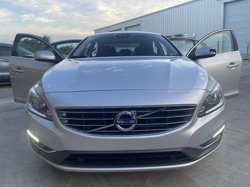 Silver 2018 Volvo S60 Inscription T5