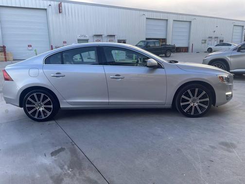 Silver 2018 Volvo S60 Inscription T5