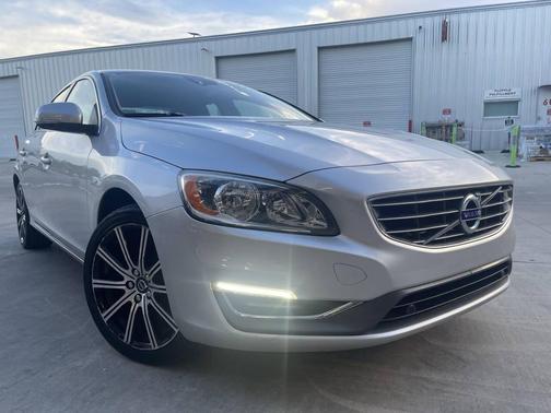 Silver 2018 Volvo S60 Inscription T5