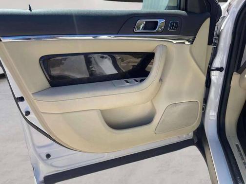 2014 Lincoln MKS Base