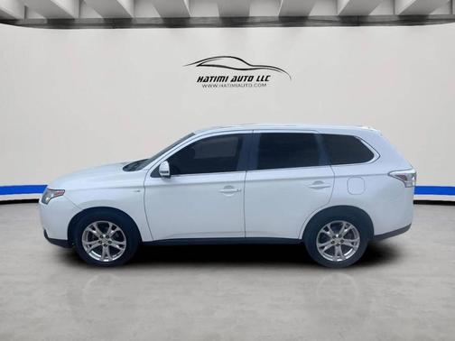 White 2014 Mitsubishi Outlander GT