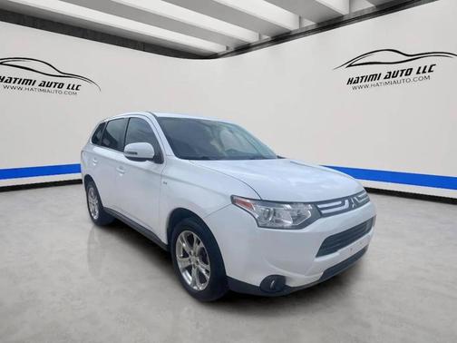 White 2014 Mitsubishi Outlander GT