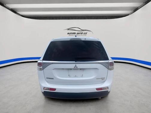 White 2014 Mitsubishi Outlander GT
