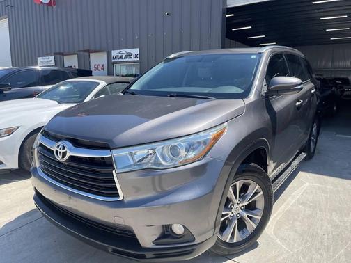 Gray 2015 Toyota Highlander XLE