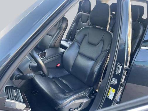 Gray 2016 Volvo XC90 T6 Momentum