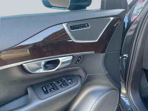 Gray 2016 Volvo XC90 T6 Momentum