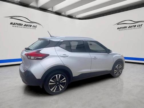 Silver 2019 Nissan Kicks SV